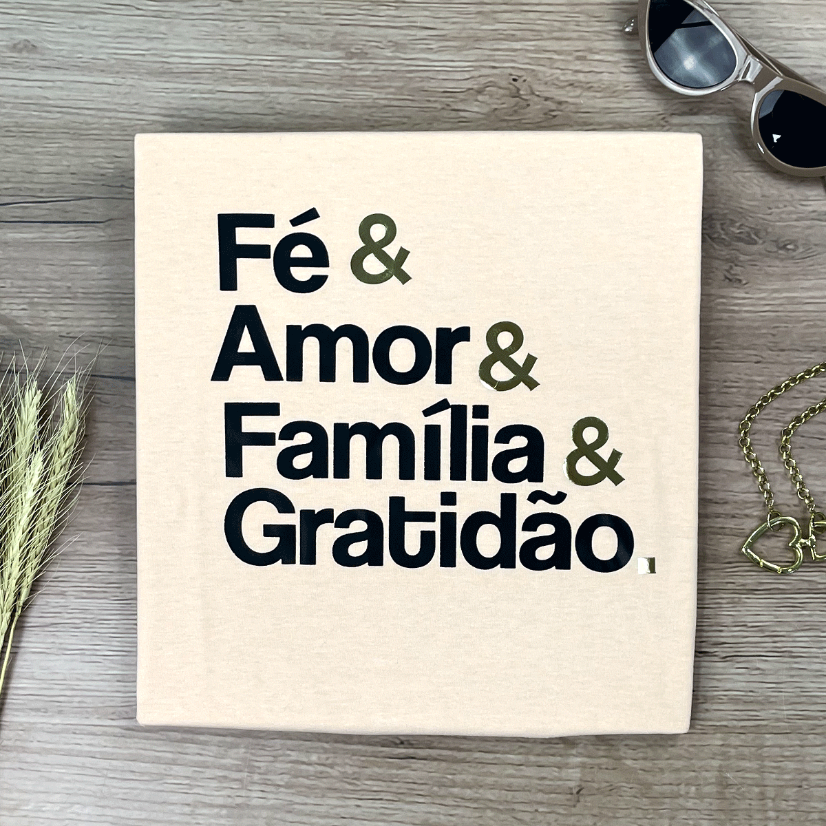 Camiseta Feminina Salmão Fé & Amor Dourado