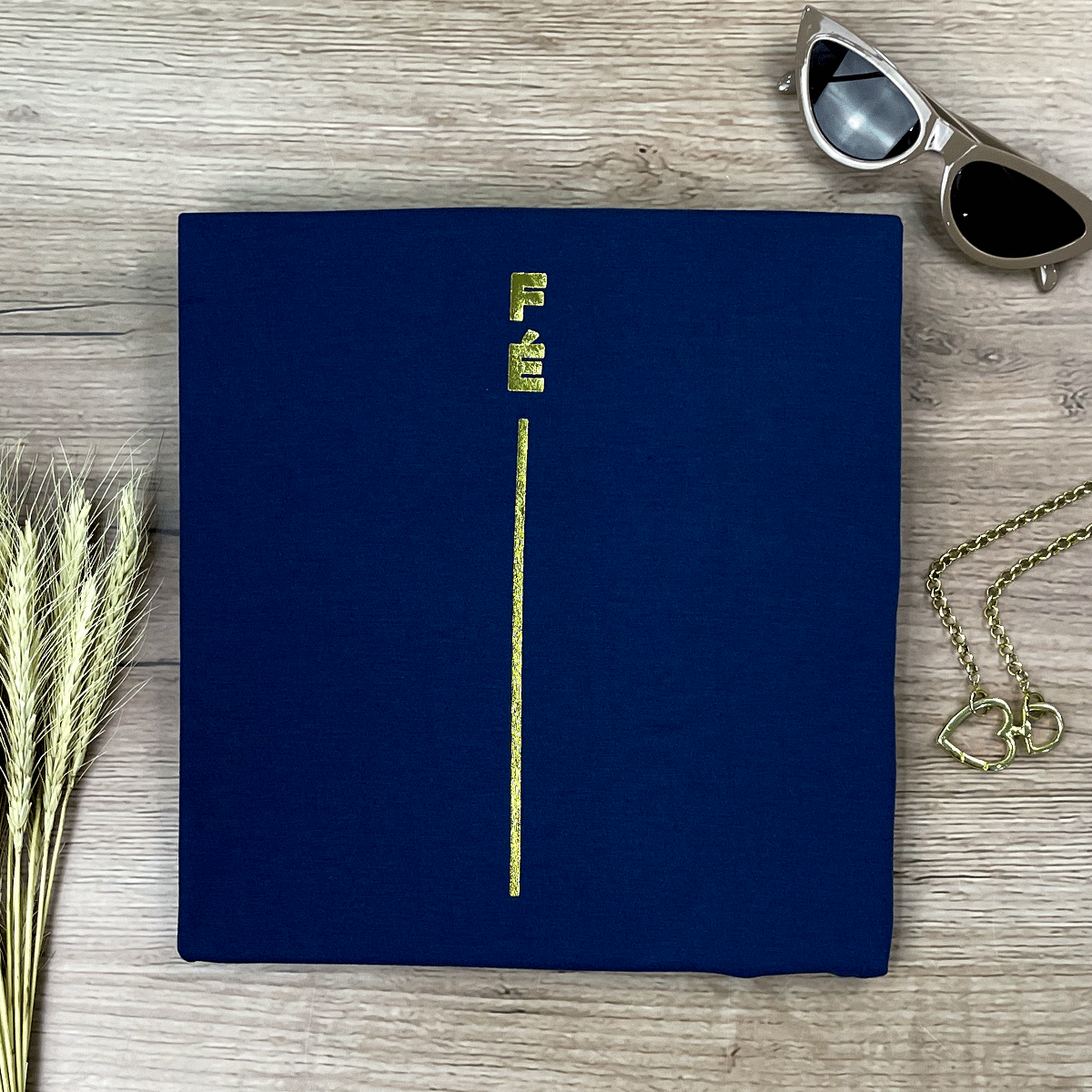 Camiseta Feminina Azul Fé Listra Dourado