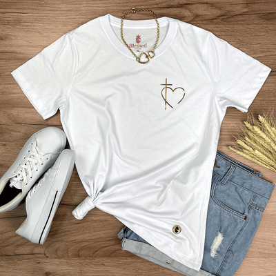 Camiseta Feminina Branca Cruz Coração Minimalista