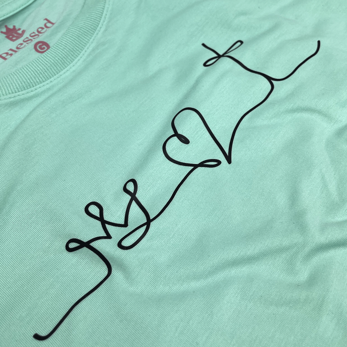 Camiseta Feminina Verde Menta Coroa Coração