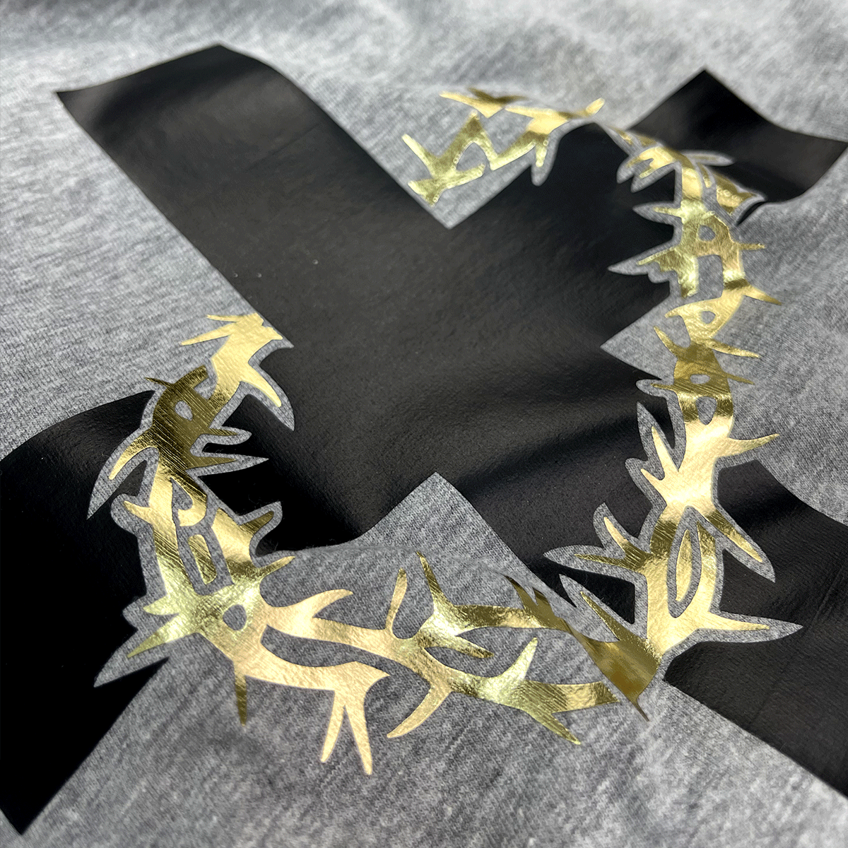 Camiseta Masculina Cinza Cruz Espinhos