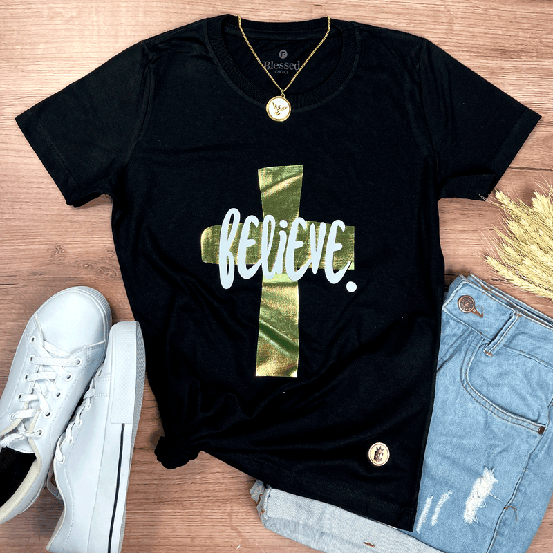 Camiseta Feminina Preta Believe Camaleão