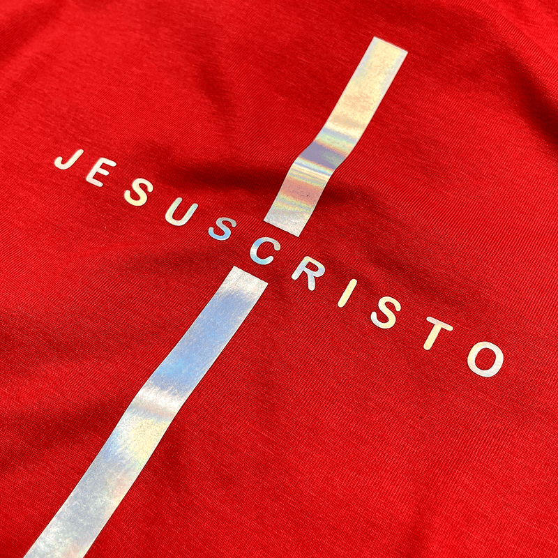 T-Shirt Infantil Vermelha Cruz Prata Jesus Cristo