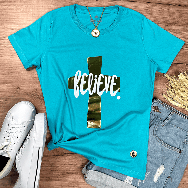 Camiseta Feminina Turquesa Believe Camaleão