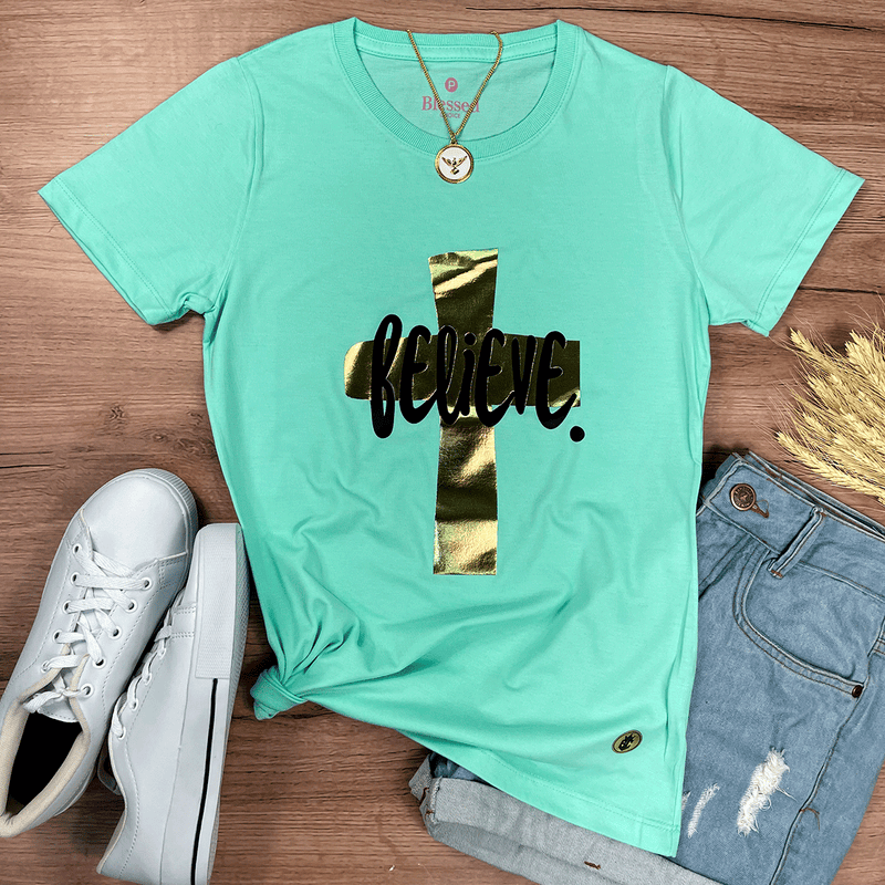 Camiseta Feminina Verde Menta Believe Camaleão