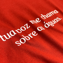 Camiseta Feminina Vermelha Tua Voz Me Chama Sobre As Águas