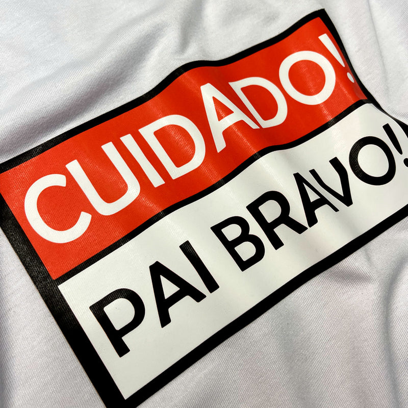 Camiseta Masculina Branca Cuidado Pai Bravo