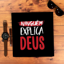 Camiseta Masculina Preta Ninguém explica Deus