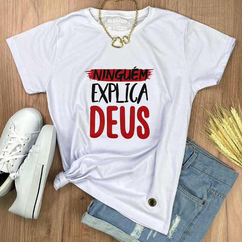 Camiseta Feminina Branca Ninguém Explica Deus