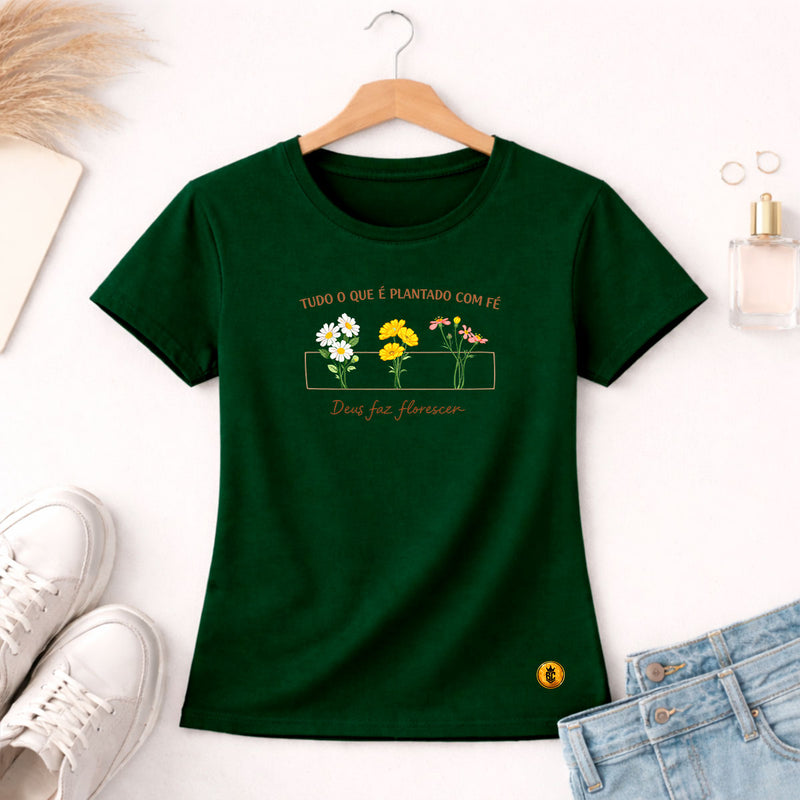 Camiseta Feminina Verde Deus faz Florescer