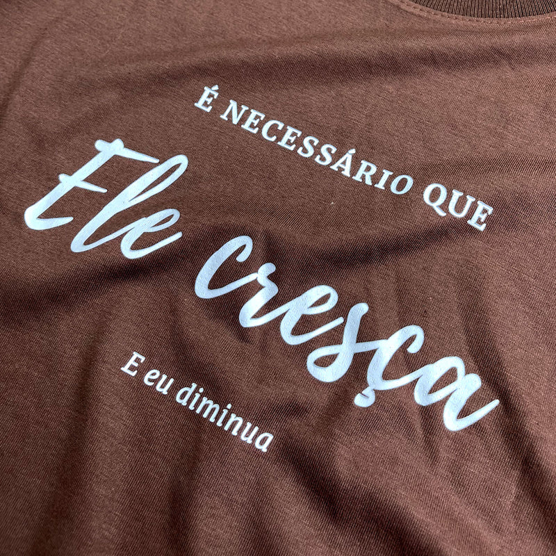 Camiseta Masculina Marrom É Necessário Que Ele Cresça E Eu Diminua