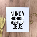 Camiseta Feminina Branca Nunca foi sorte sempre foi Deus.
