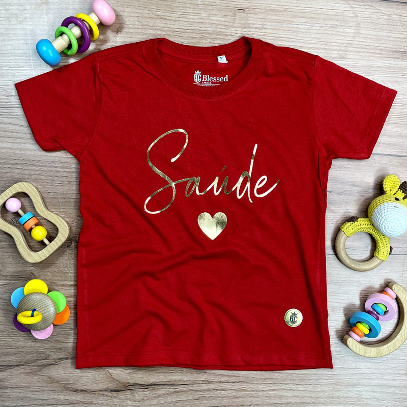 T-Shirt Infantil Vermelha Saúde Coração Dourado