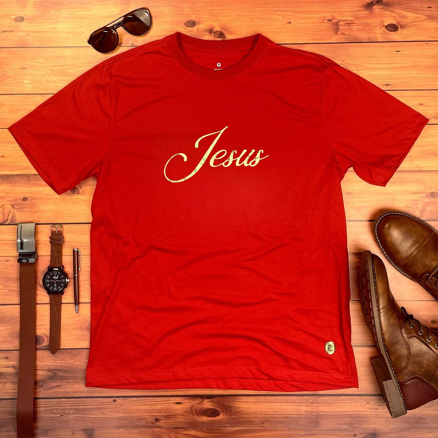Camiseta Masculina Vermelha Jesus Dourado
