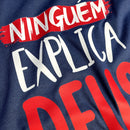 Camiseta Feminina Azul Ninguém Explica Deus