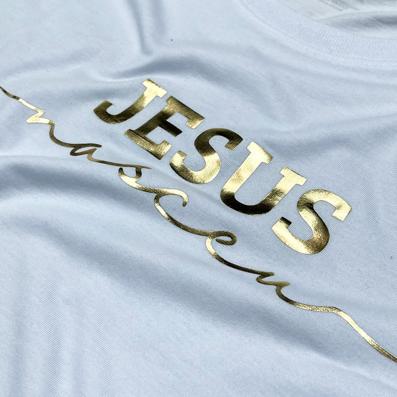 Camiseta Feminina Branca Jesus Nasceu Dourado