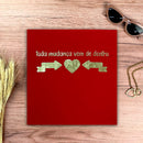 Camiseta Feminina Vermelha Toda Mudança Vem De Dentro Dourado