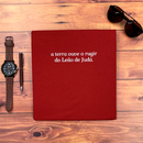 Camiseta Masculina Vermelha A Terra Ouve O Rugir Do Leão De Judá