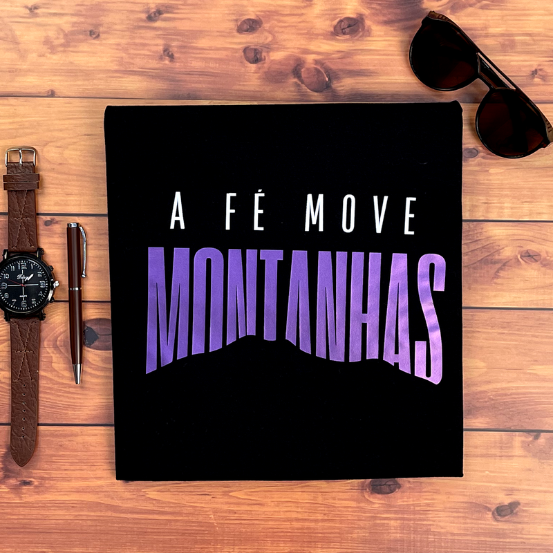 Camiseta Masculina Preta A fé Move Montanhas