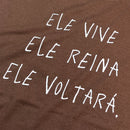 Camiseta Masculina Marrom Ele Vive Ele Reina Ele Voltará