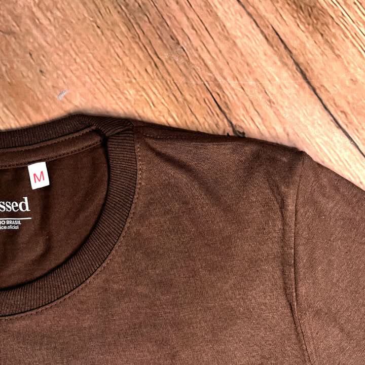 Camiseta Feminina Marrom Batimento Coração Dourado