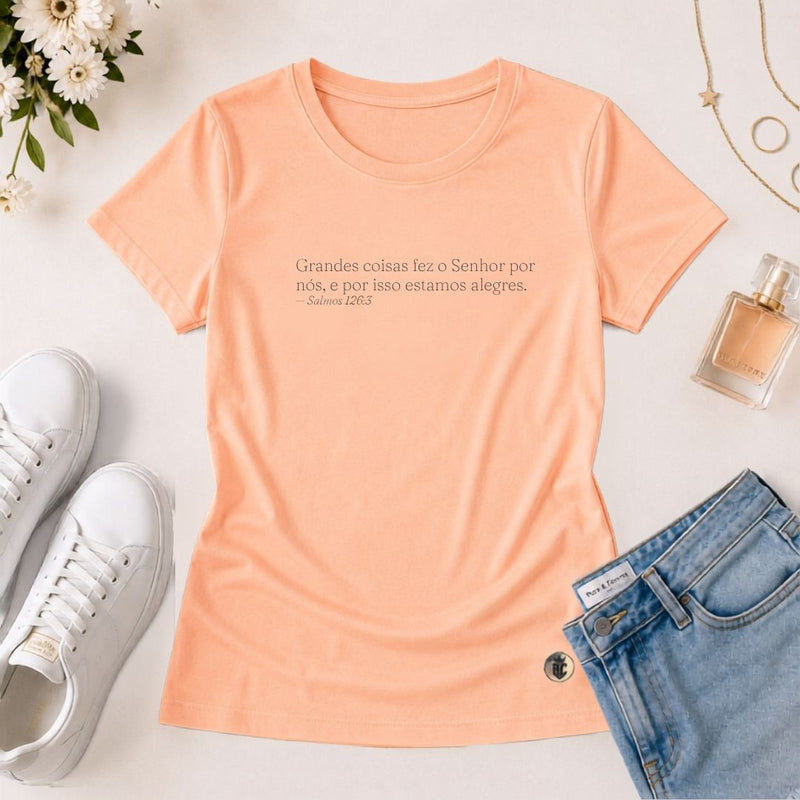 Camiseta Feminina Salmão Grandes Coisas Fez o Senhor