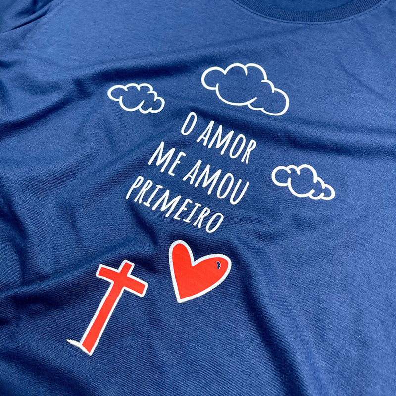 Camiseta Feminina Azul Desenho O Amor Me Amou