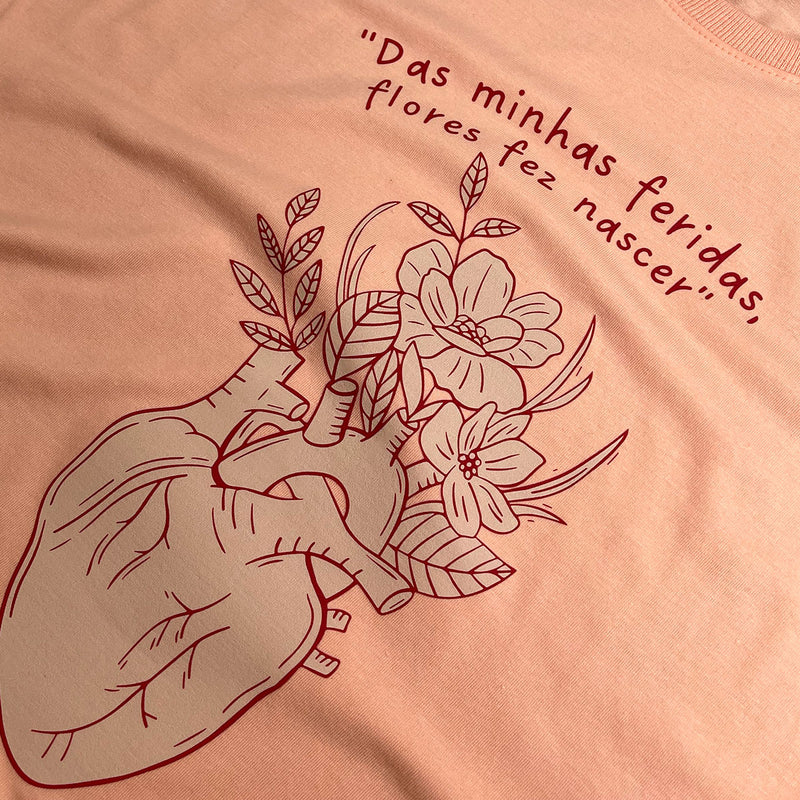 Camiseta Feminina  Salmão Das Minhas Feridas Flores Fez Nascer