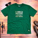 Camiseta Masculina Verde o Amor é o Presente Dourado