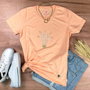Camiseta Feminina Salmão Haja Luz