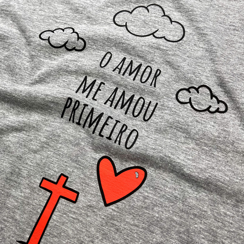 T-Shirt Infantil Cinza Desenho O Amor Me Amou