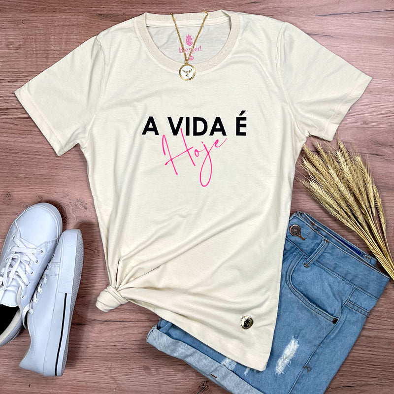 Camiseta Feminina Off White A Vida É Hoje