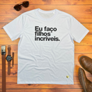 Camiseta Masculina Branca Eu Faço Filhos Incríveis.