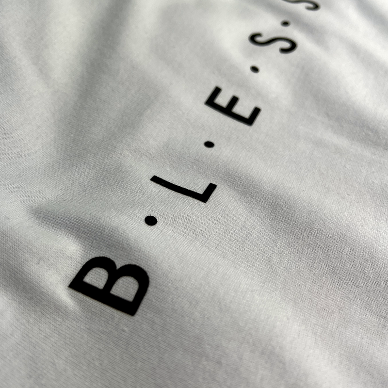 Camiseta Feminina Branca B.L.E.S.S.E.D