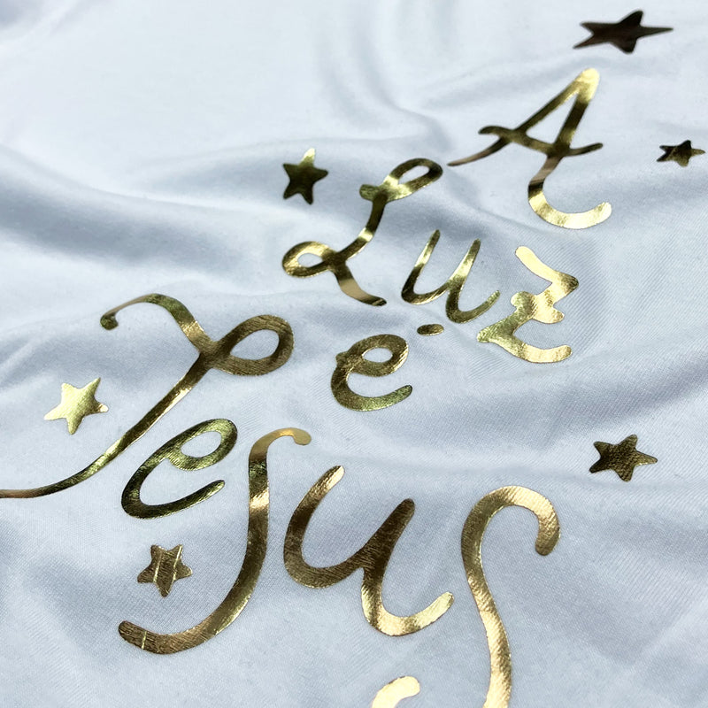 Camiseta Feminina Branca A Luz é Jesus Dourado