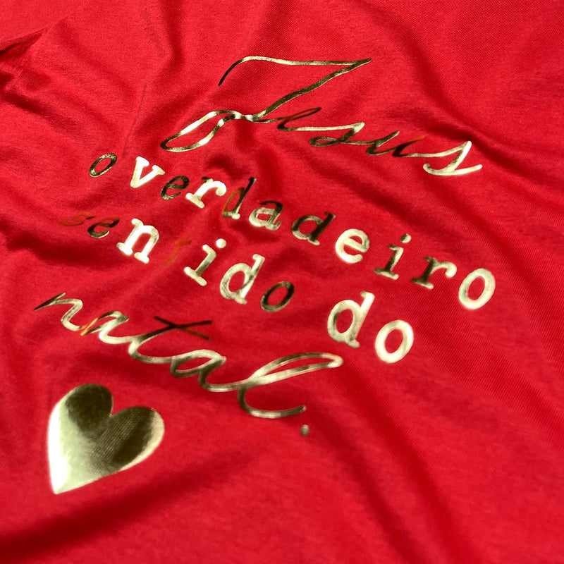 Camiseta Masculina Vermelha Jesus O Verdadeiro  Sentido do Natal Dourado