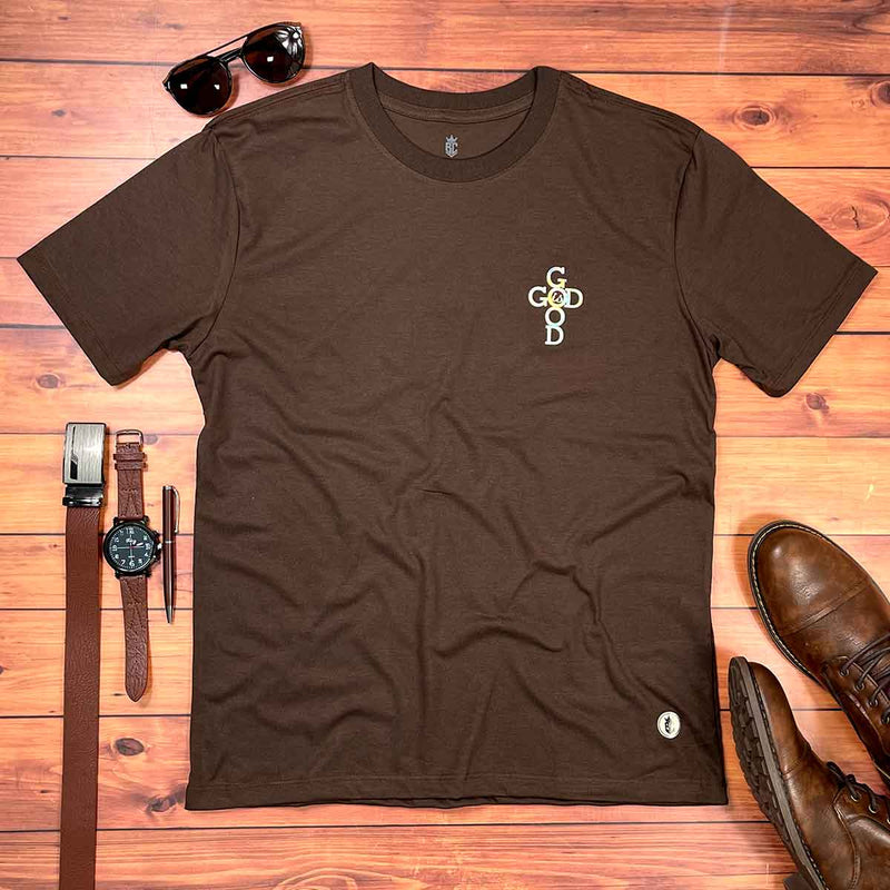 Camiseta Masculina Marrom God is Good Detalhe