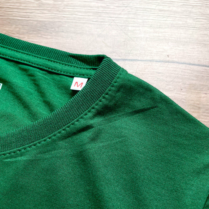 Camiseta Feminina Verde Jesus Nasceu Dourado