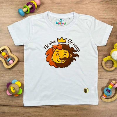 T-Shirt Infantil Branca Leão Jesus Ele Vive Ele Reina