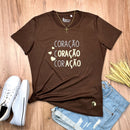 Camiseta Feminina Marrom Coração Oração Ação Dourado