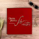 Camiseta Feminina Vermelha Quem Planta Fé Dourado