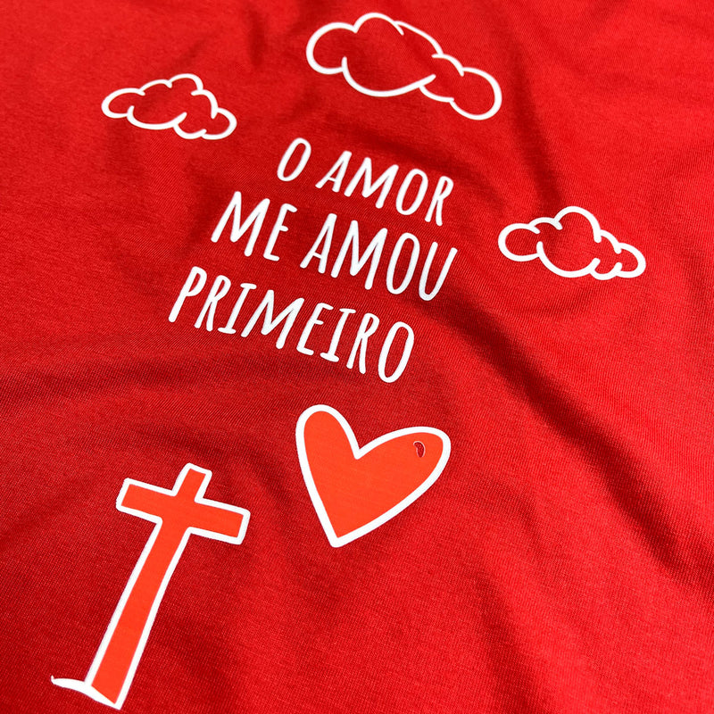 Camiseta Feminina Vermelha Desenho O Amor Me Amou