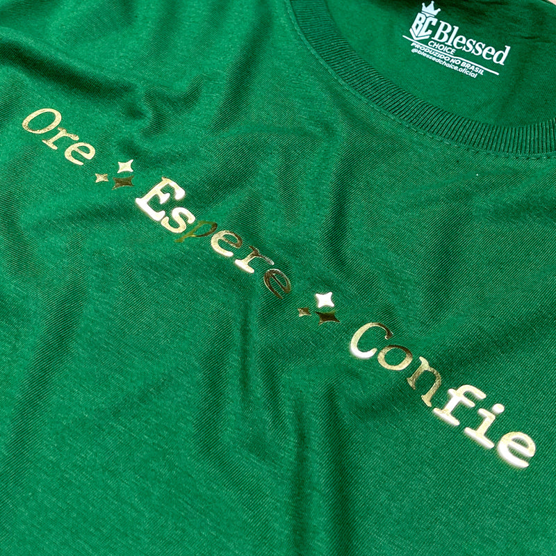 Camiseta Feminina Verde Ore Espere Confie Dourado