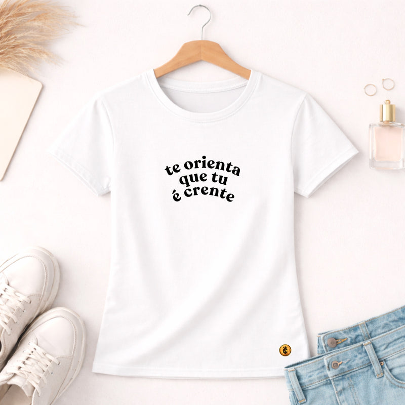 Camiseta Feminina Branca Te Orienta Que tu é Crente