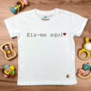 T-Shirt Infantil Branca Eis-me Aqui