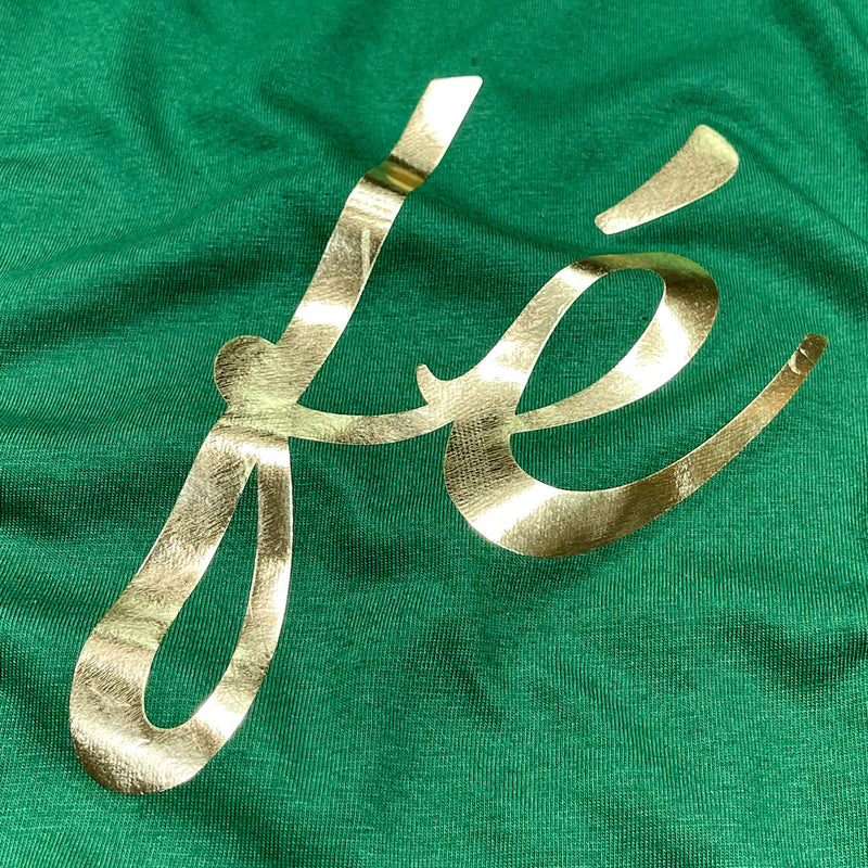 Camiseta Masculina Verde Fé Manuscrito Dourado