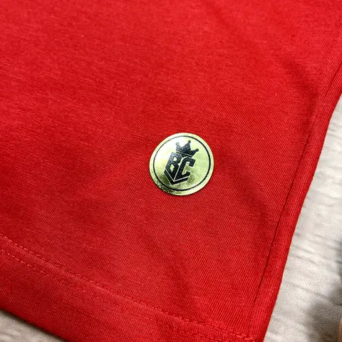 T-Shirt Infantil Vermelha Amor Coração Dourado