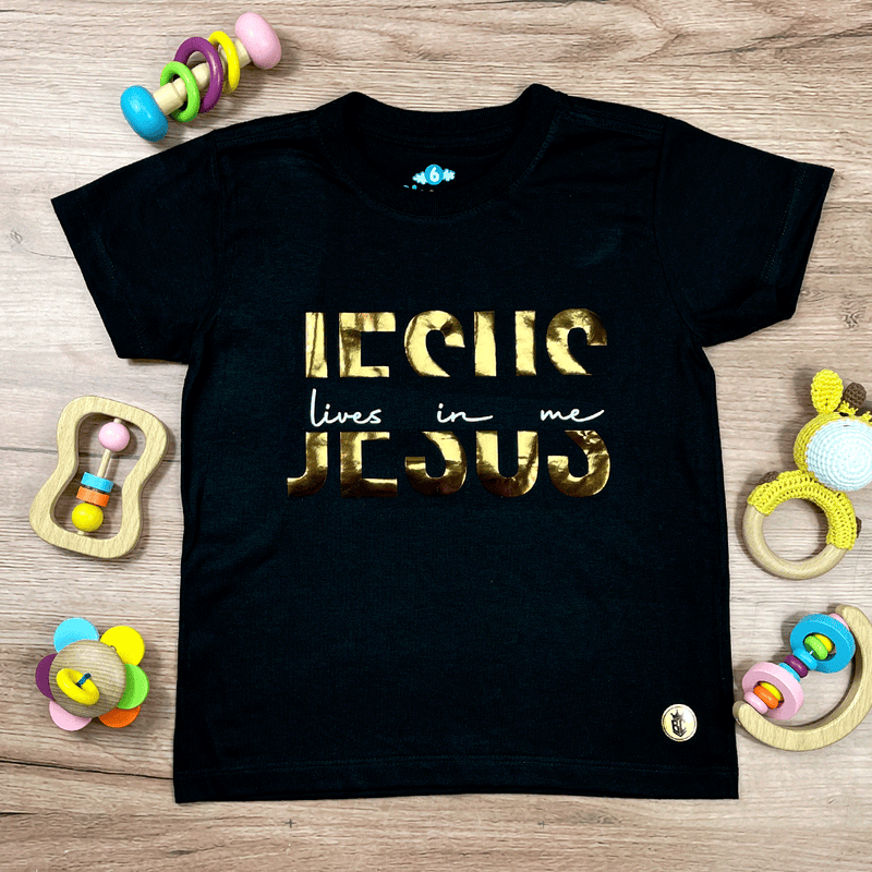 T-Shirt Infantil Preta Jesus Lives In Me