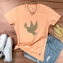 Camiseta Feminina Salmão Pomba da Paz