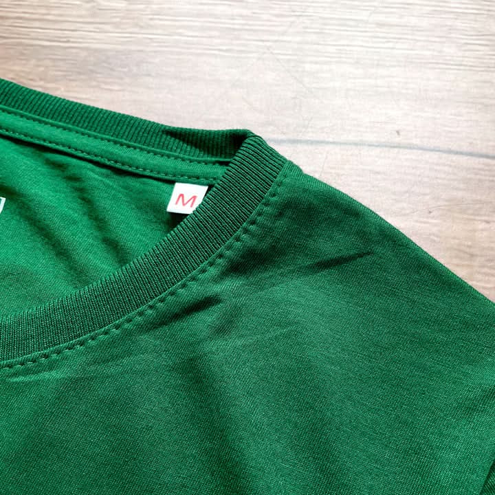 Camiseta Feminina Verde Gratidão Dourado